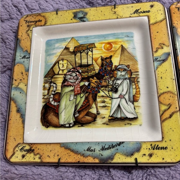 Tourist Cats Dessert Plates Decorative Wall Hanging Set of 2 Made in Italy - Picture 6 of 6